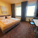 Hotel-pension Gruene Linde מלון