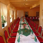 Hotel-pension Gruene Linde מלון