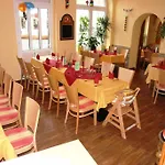 Hotel-pension Gruene Linde מלון 2*