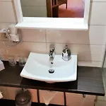 מלון Hotel-pension Gruene Linde 2*