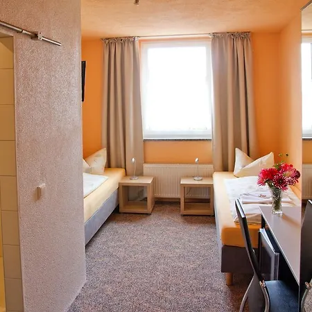 Otel Hotel-pension Grüne Linde 2*