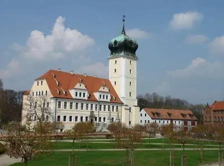 Отель Hotel-pension Gruene Linde 2*