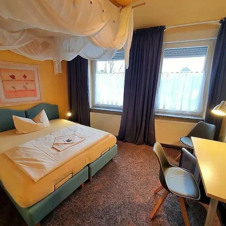 Hotel-pension Gruene Linde מלון