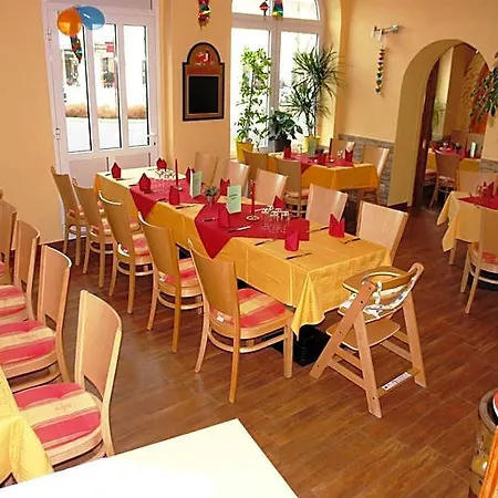 מלון Hotel-pension Gruene Linde דליטש'