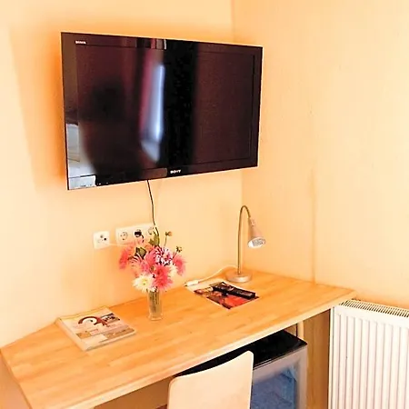 מלון Hotel-pension Gruene Linde
