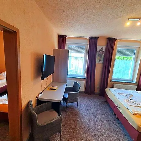 Hotel-pension Gruene Linde מלון