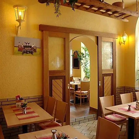 מלון Hotel-pension Gruene Linde דליטש'