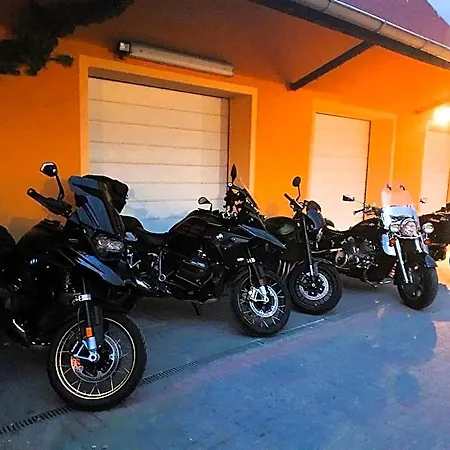 Hotel-pension Gruene Linde מלון