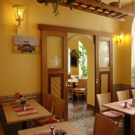 מלון Hotel-pension Gruene Linde