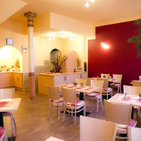 Отель Hotel-pension Gruene Linde
