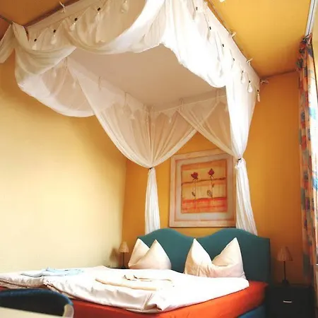 Hotel-pension Gruene Linde 2* דליטש'