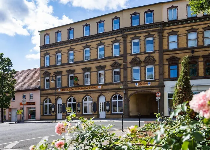 فندق Hotel-pension Gruene Linde 2*