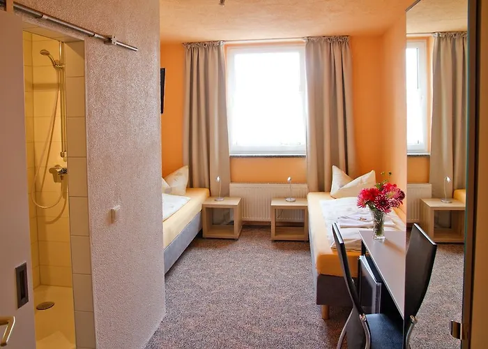 فندق Hotel-pension Gruene Linde 2*