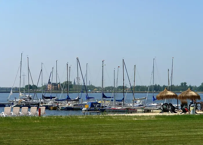 فندق Hotel-pension Gruene Linde 2*